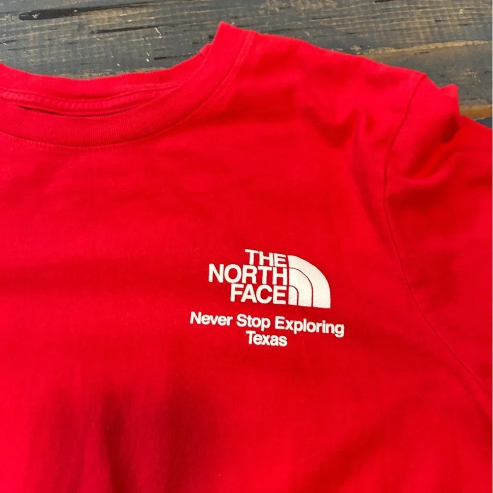 The North Face Red T-Shirt Medium Activewear‎ Sporty